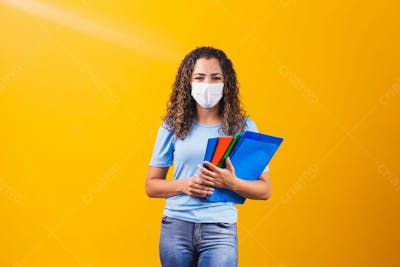 Estudante Com Mascara E Livros Volta As Aulas