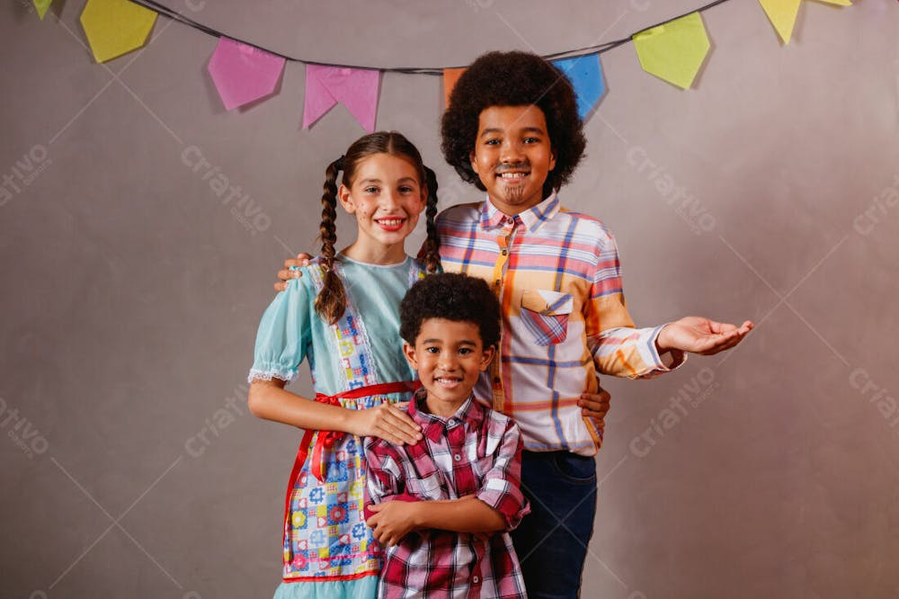 Irmãos Na Festa Junina Julina Criança Sorridentes