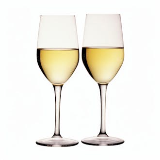 Taça de vinho em fundo branco bebidas