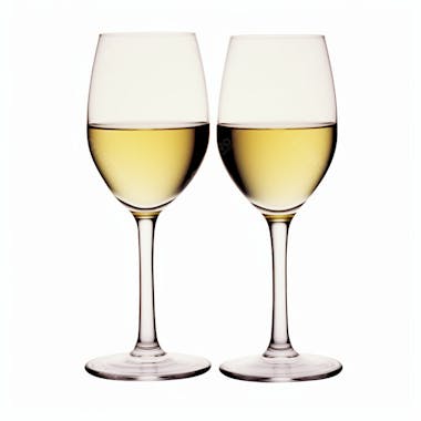 Taça de vinho em fundo branco bebidas