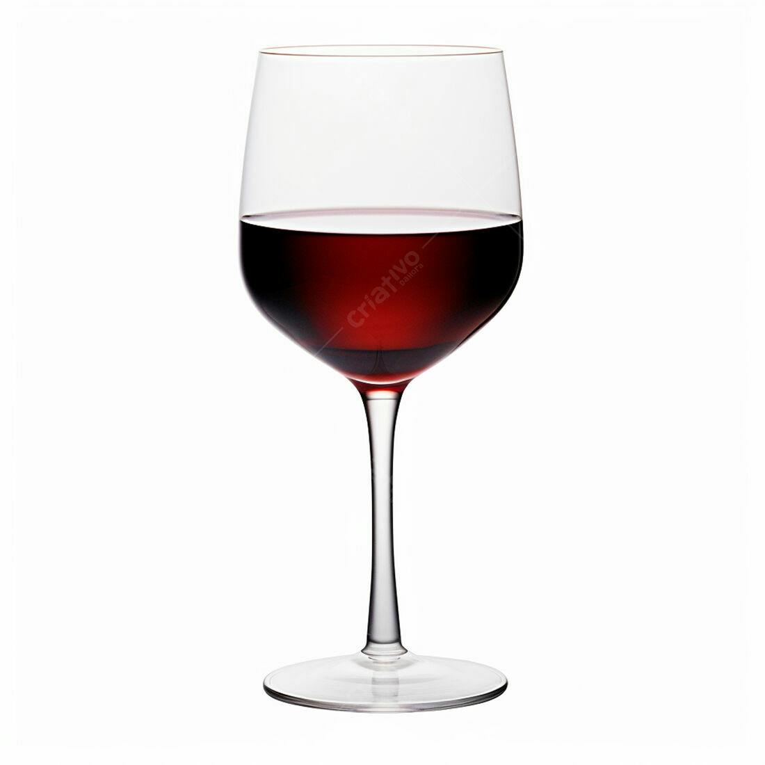 Taça de vinho tinto sobre fundo branco