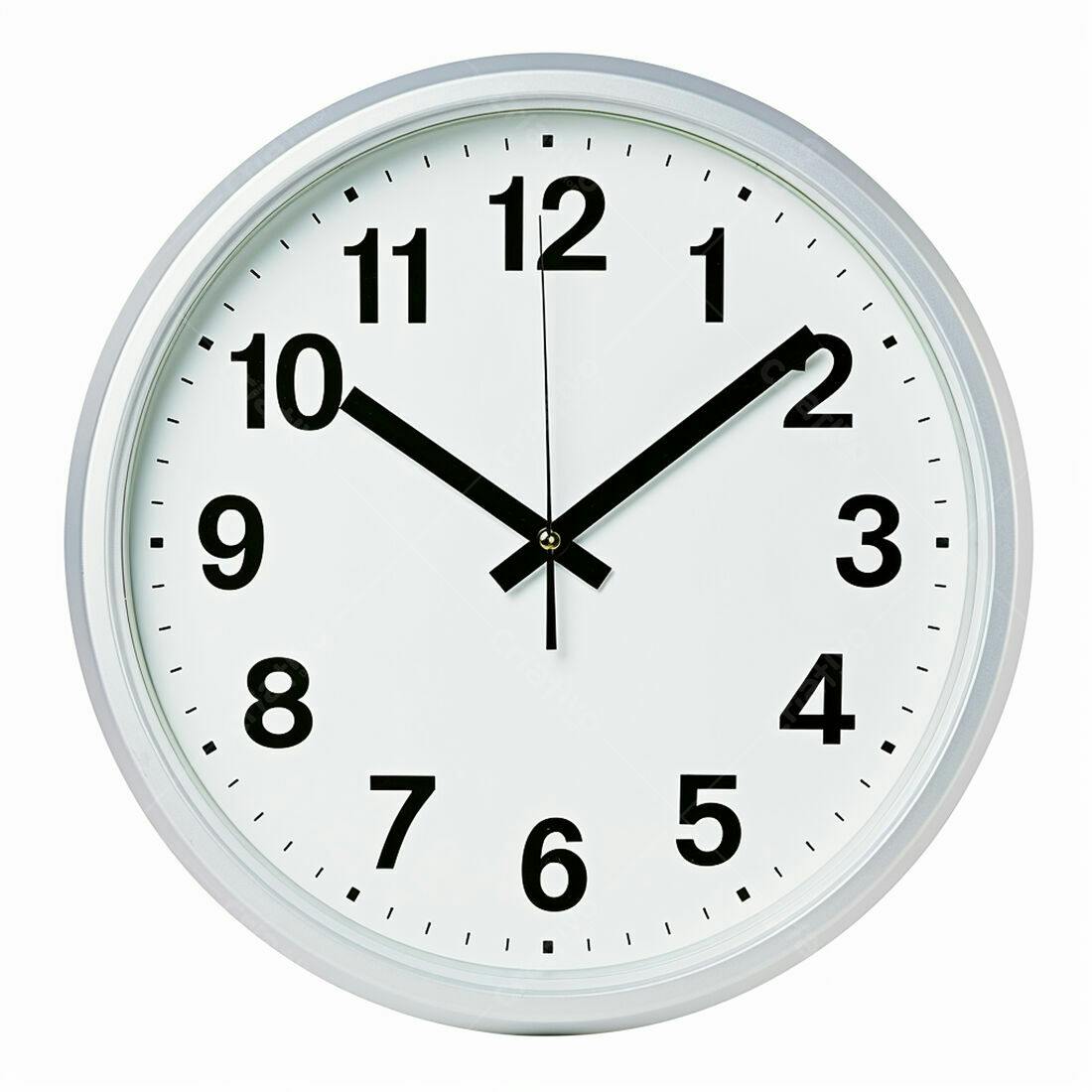 Relógio de parede branco e prata marcando 1h55