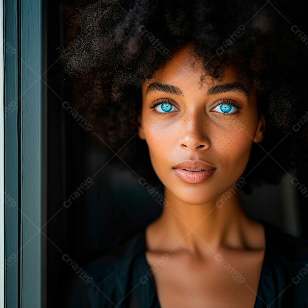 Imagem De Uma Bela Mulher Negra, Com Cabelos Afro E Olhos Azuis Cativantes 6