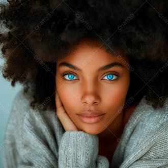 Imagem de uma bela mulher negra, com cabelos afro e olhos azuis cativantes 9
