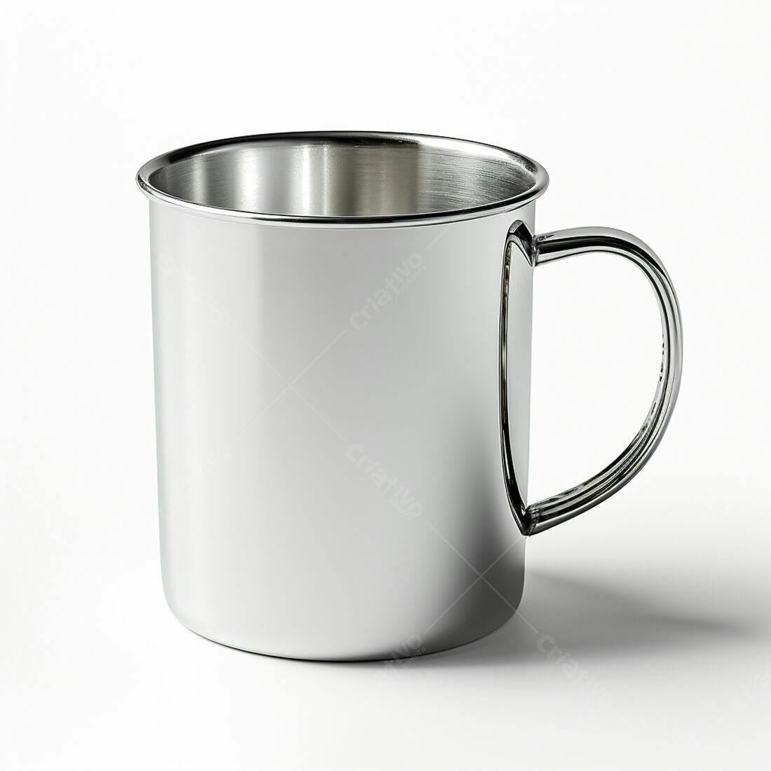 Caneca de aço inox isolada fundo branco