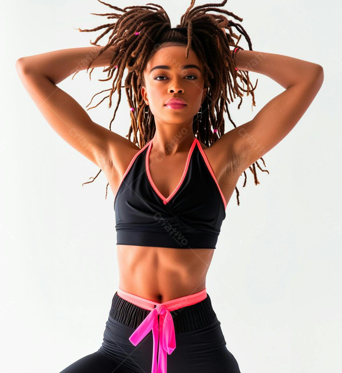 Mulher negra com dreadlocks em roupa esportiva