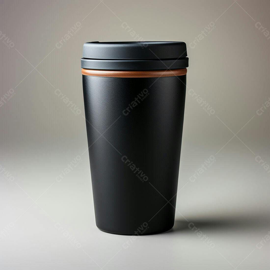 Caneca térmica preta com tampa marrom