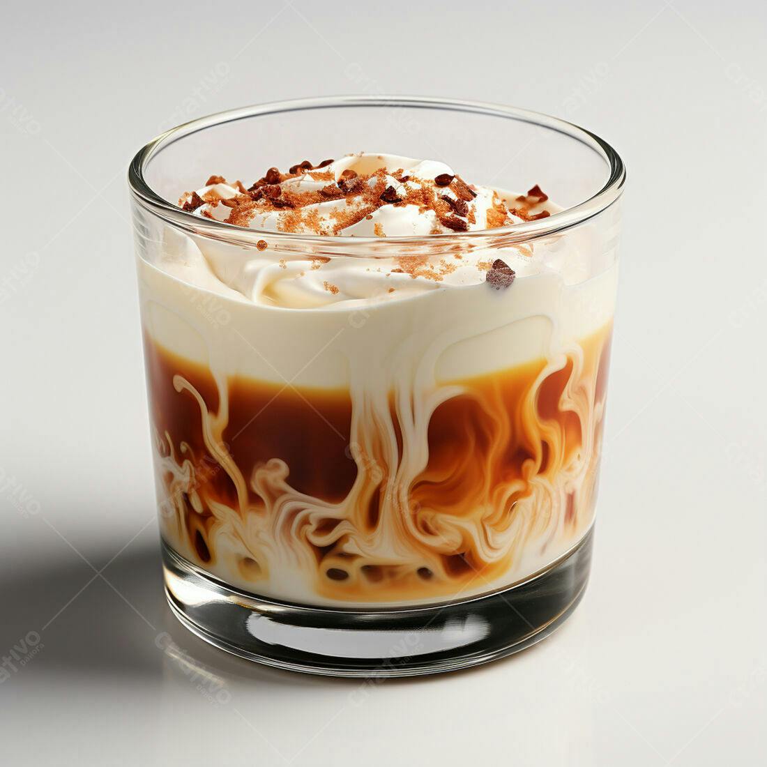 Sobremesa cremosa com café e chantilly