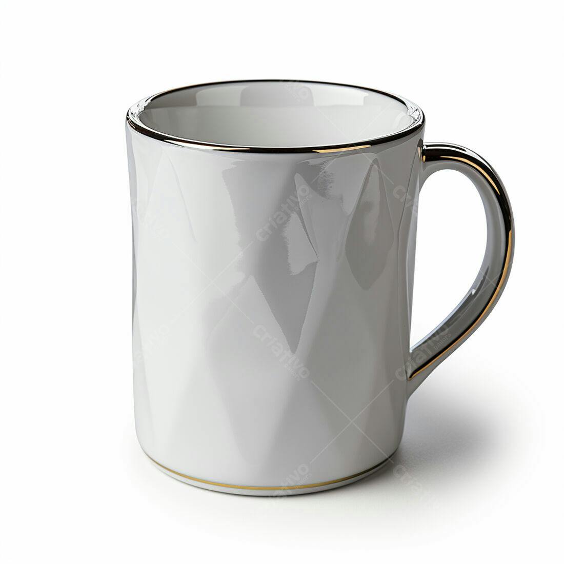 Caneca de porcelana branca com detalhes dourados
