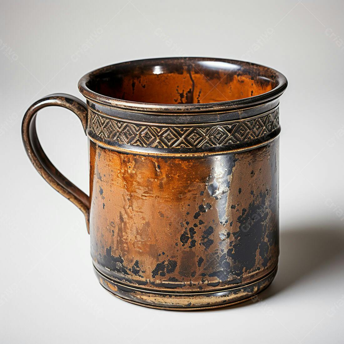 Caneca de cerâmica marrom e preta vintage