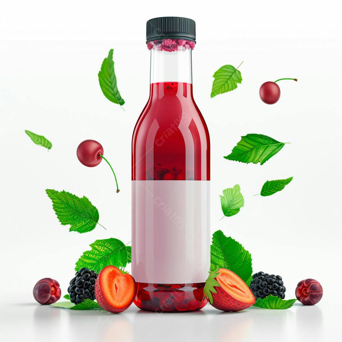 Garrafa de suco vermelho com frutas vermelhas