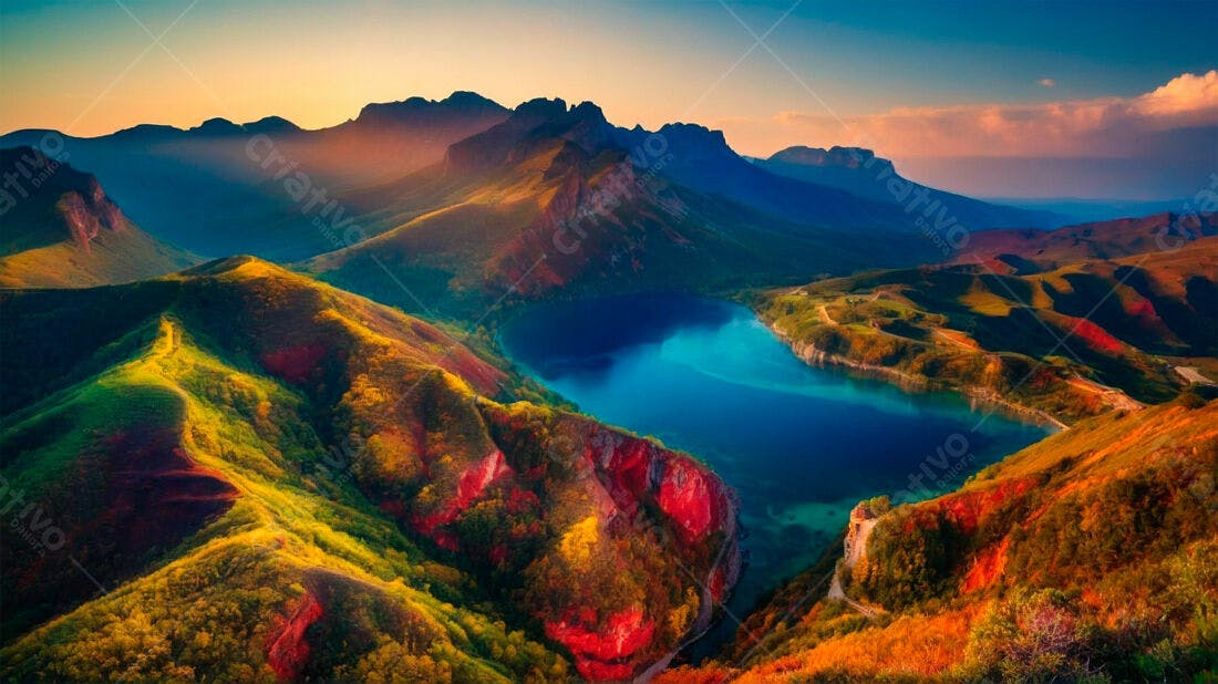 Lago montanhoso ao entardecer cores vibrantes