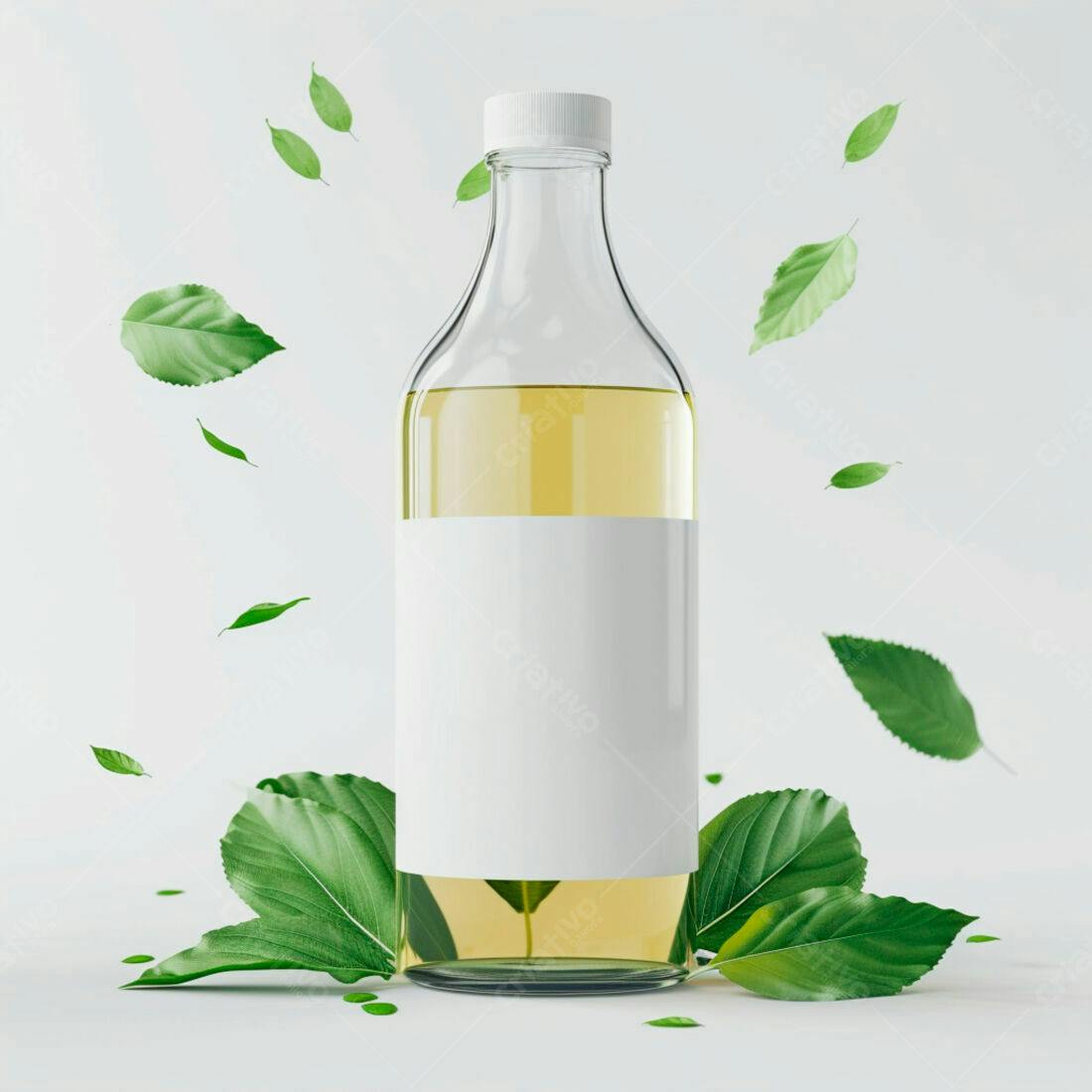 Garrafa de vidro com líquido amarelo e folhas verdes