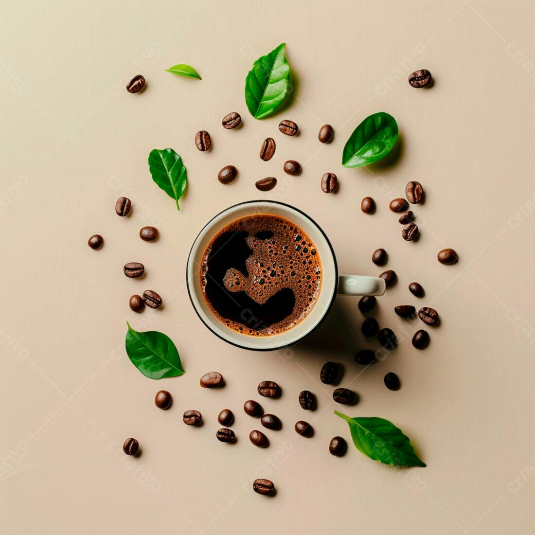 Xícara de café com grãos e folhas