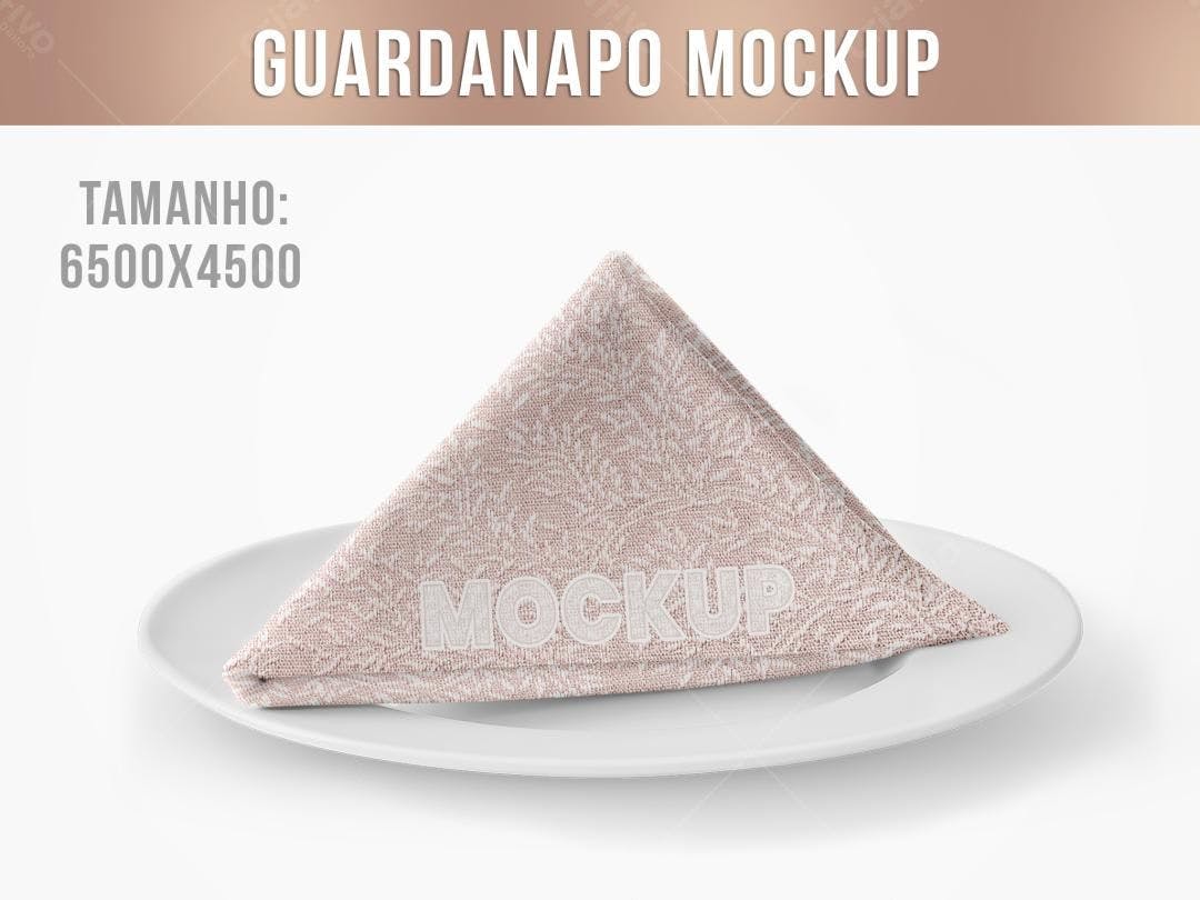 Mockup de Guardanapo Rosa em Prato Branco - Design Texturizado