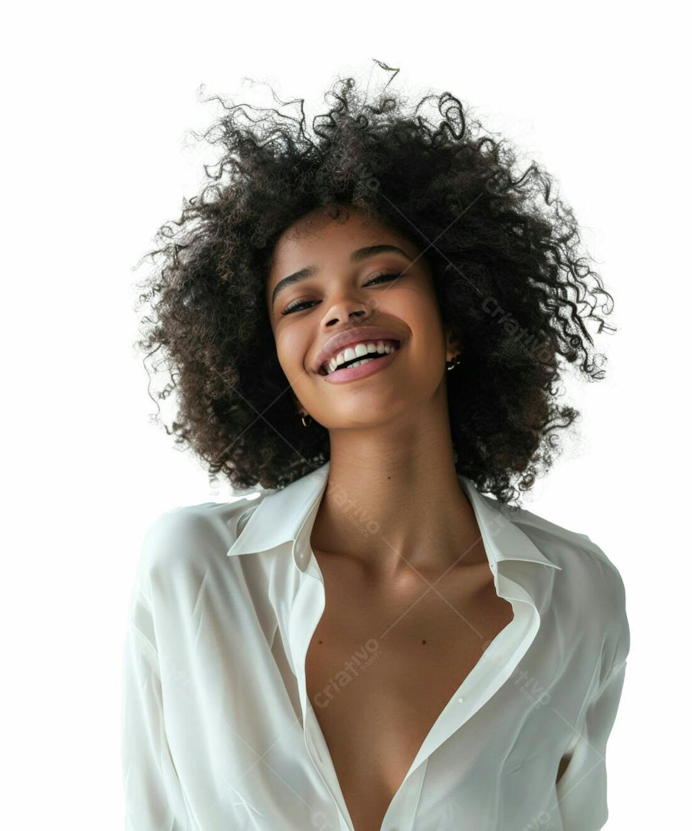 Imagem   Mulher Mulata Negra Feliz Com Cabelos Crespos Cacheados E Fundo Branco Isolado   Dia Das Mulheres   Empoderação   Feminismo (1)