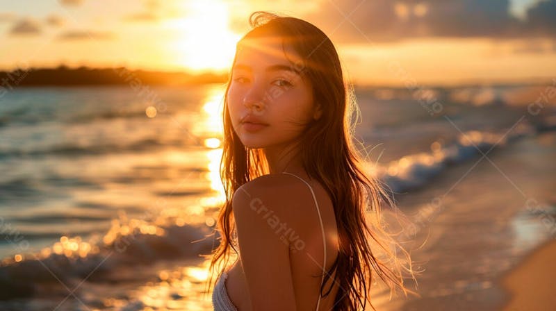 Mulher com pele bronzeada em um por do sol na praia 15