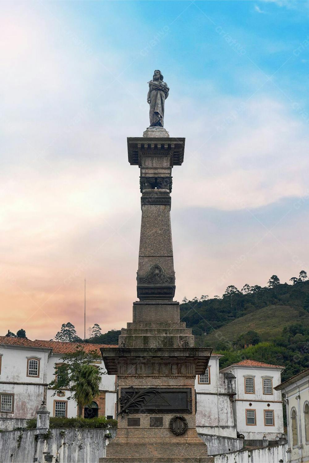 Imagem Fotografia Estátua Tiradentes   Inconfidentes   Ouro Preto  Minas Gerais   Brasil  (1)