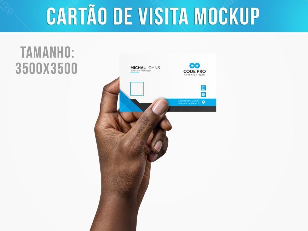 Mockup de Cartão de Visita Moderno com Mão Afrodescendente
