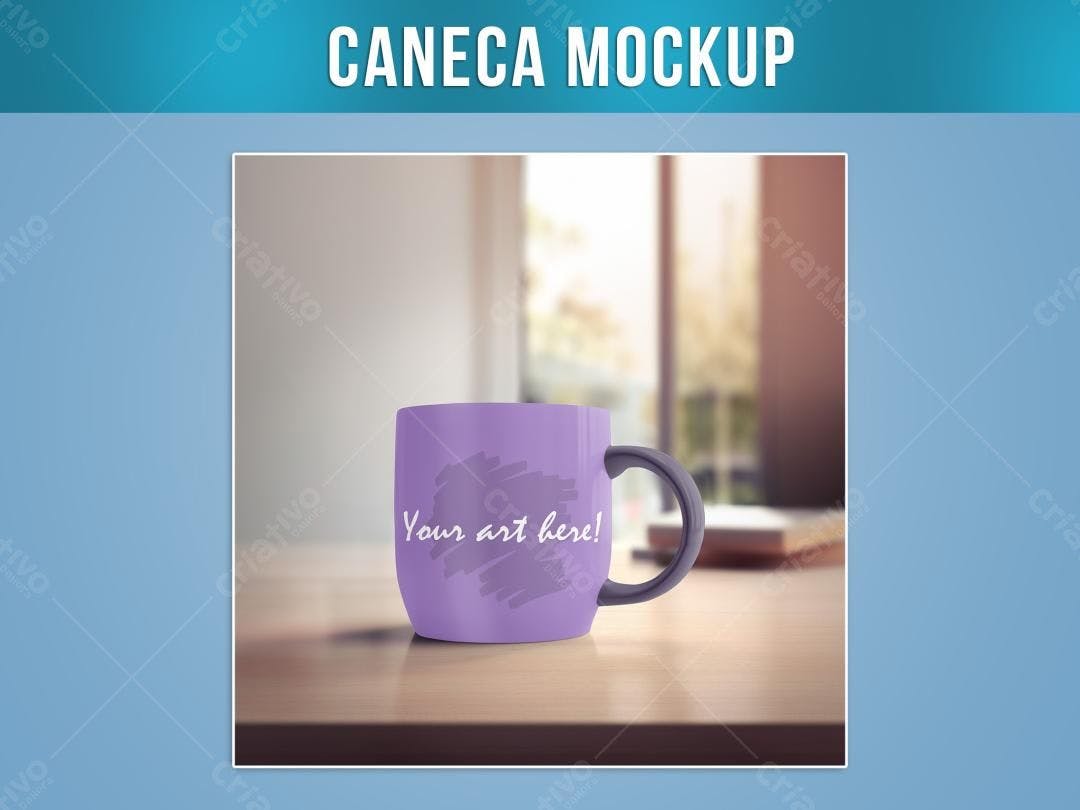 Mockup Caneca Lilás Realista em Mesa de Madeira