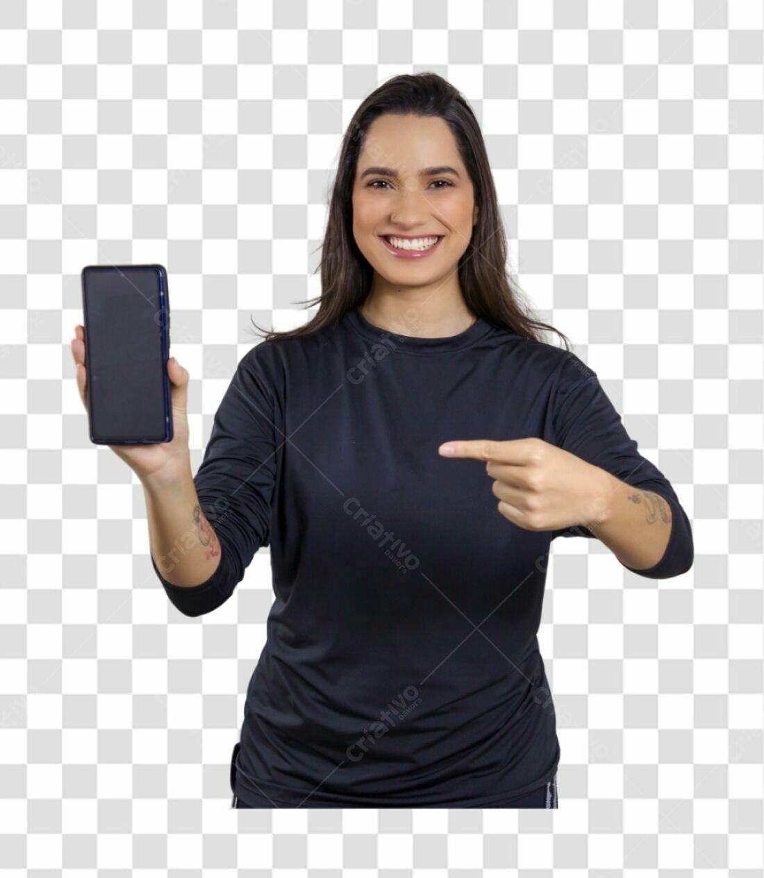 Imagem PNG mulher mostrando celular com fundo transparente
