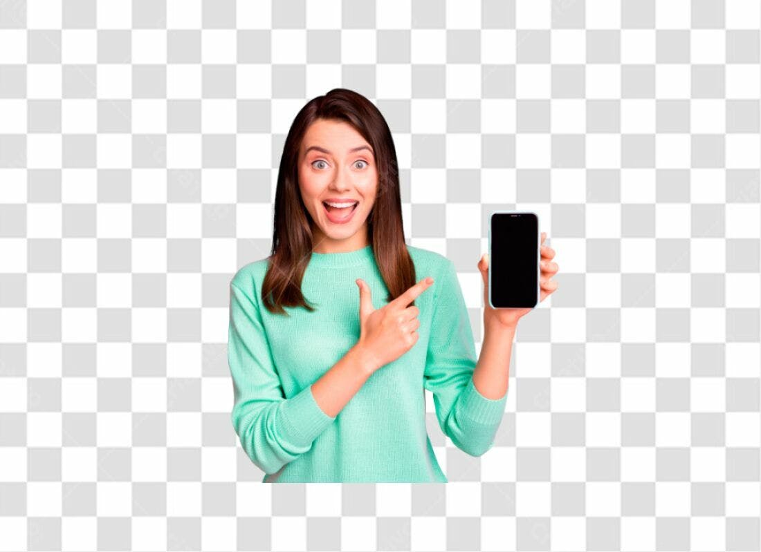 Imagem PNG mulher mostrando celular fundo transparente