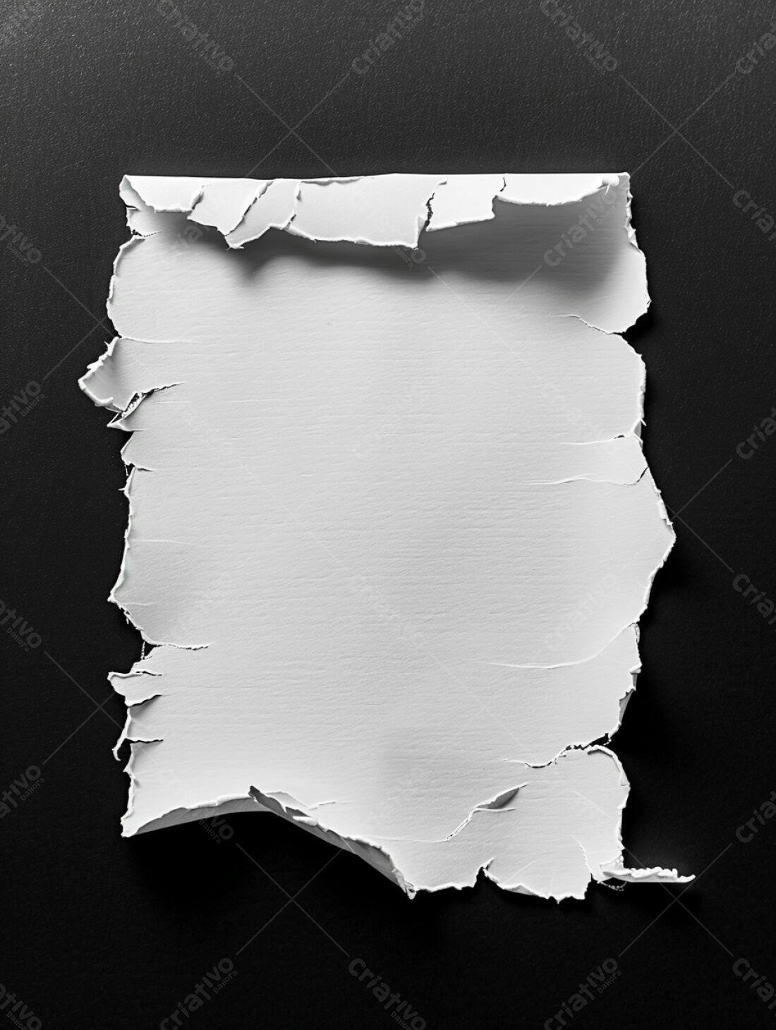 Papel Rasgado em Fundo Preto
