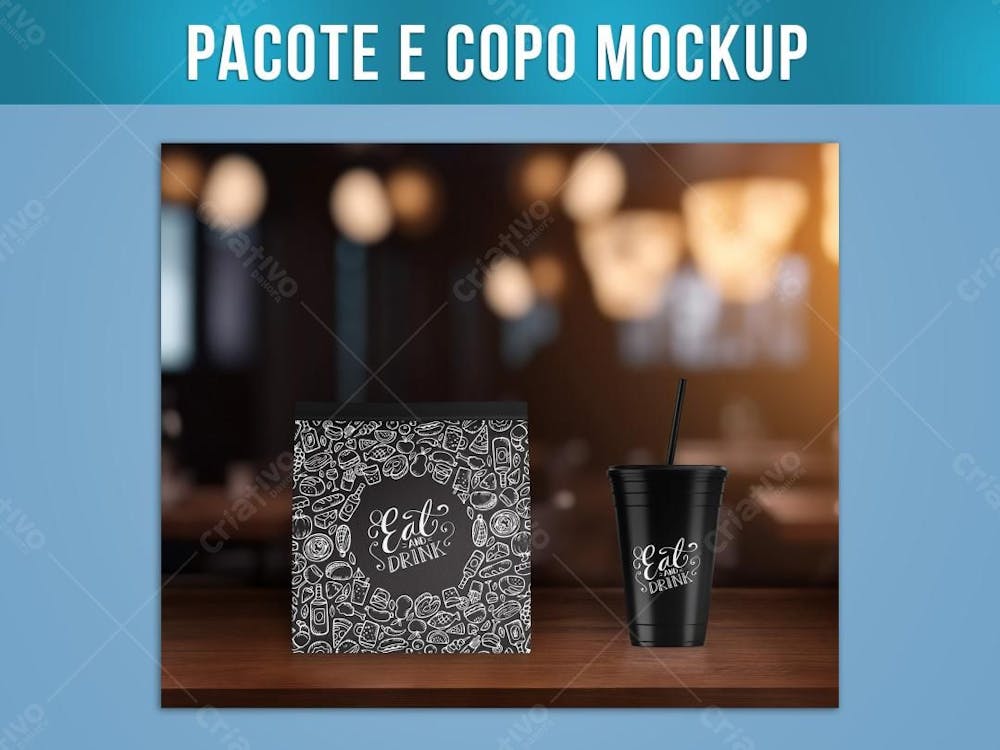 Pacote E Copo Mockup Na Mesa De Madeira 