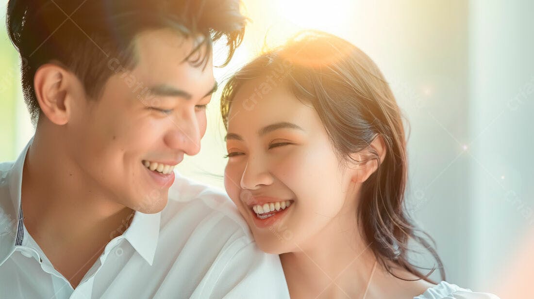 Casal asiático feliz e apaixonado