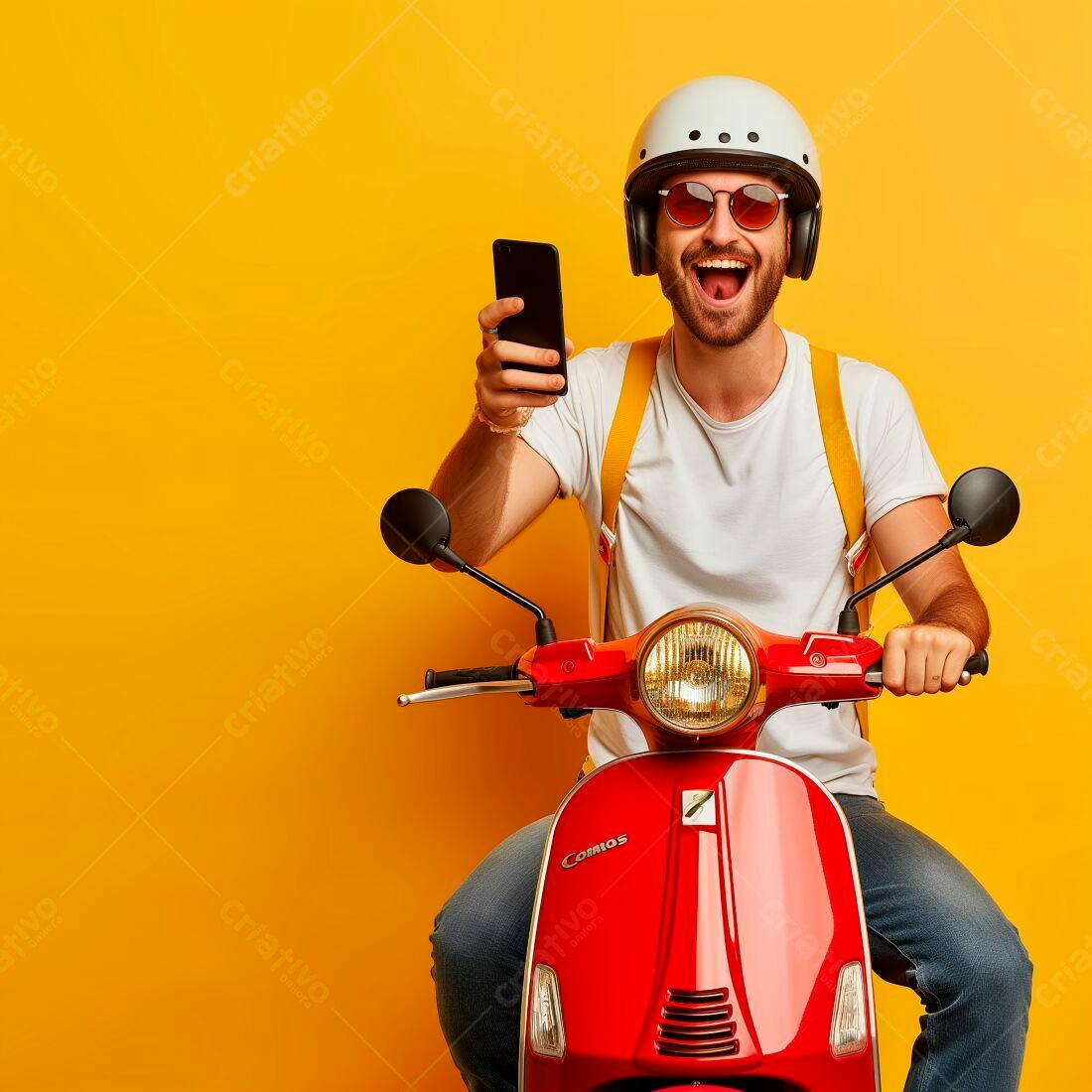 Homem feliz em scooter vermelha usando celular