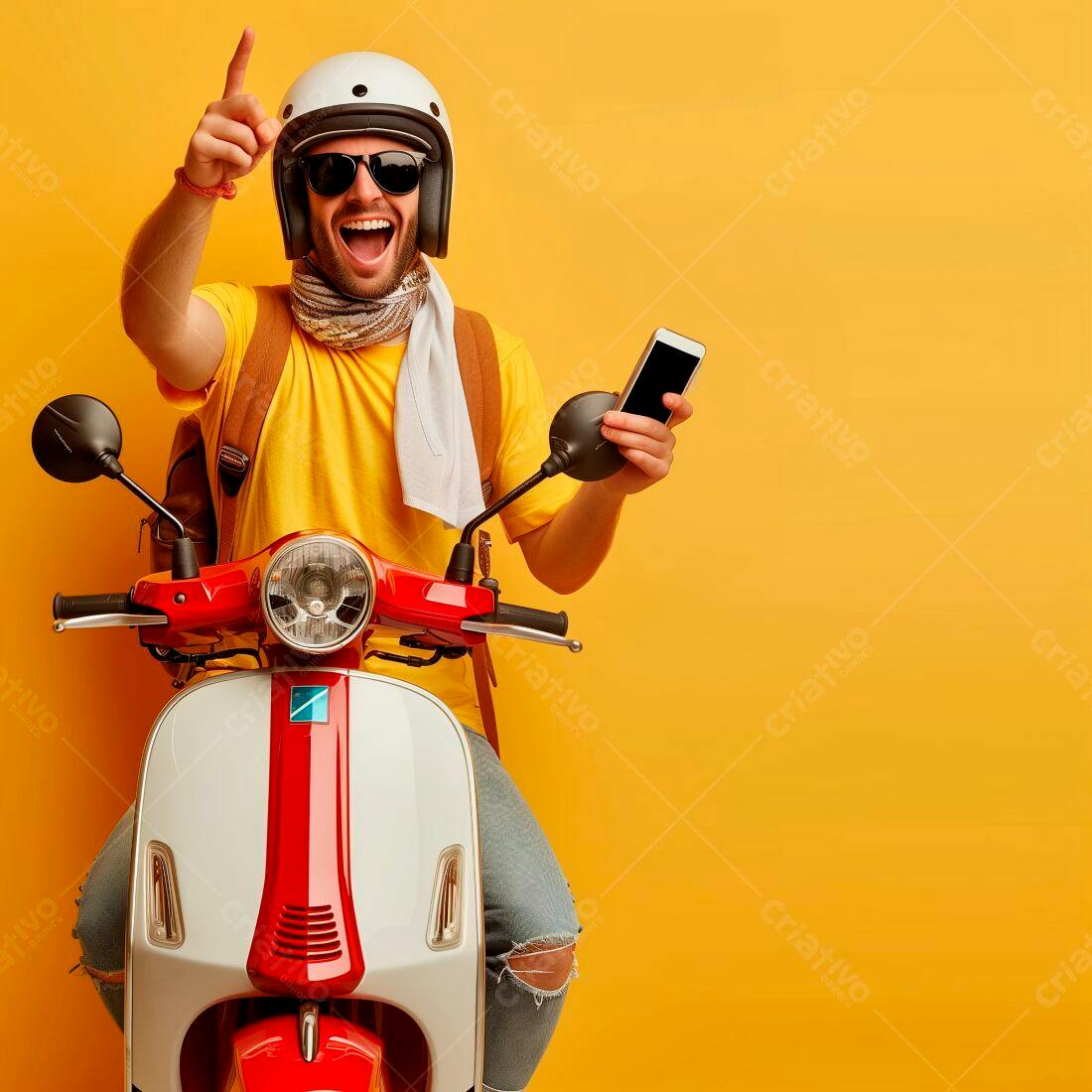 Homem feliz em scooter vermelha e amarela