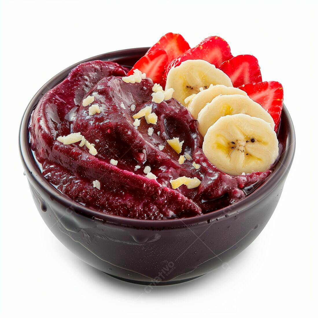 Açaí com banana e morango em tigela escura