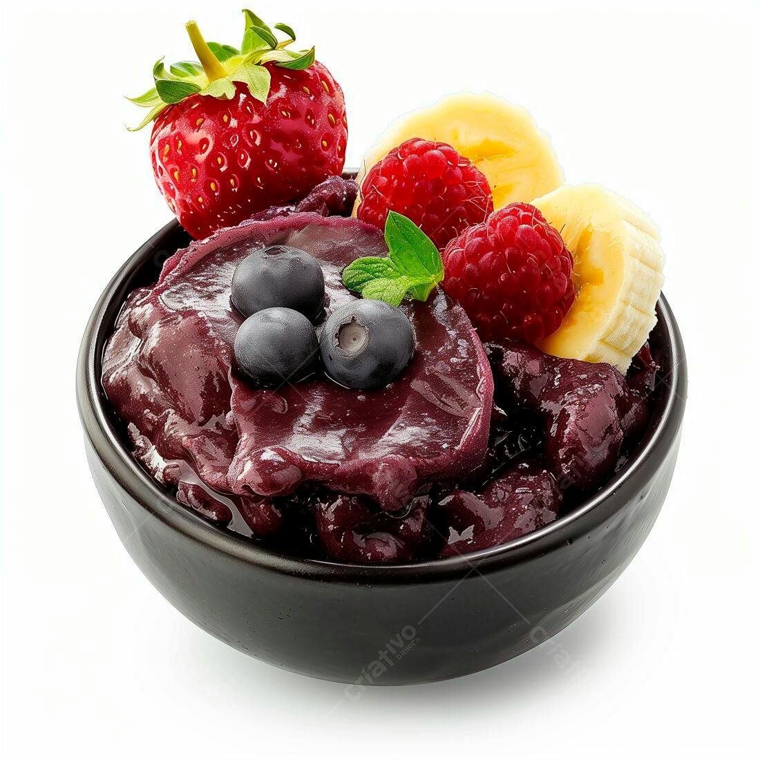 Açaí com frutas vermelhas e banana