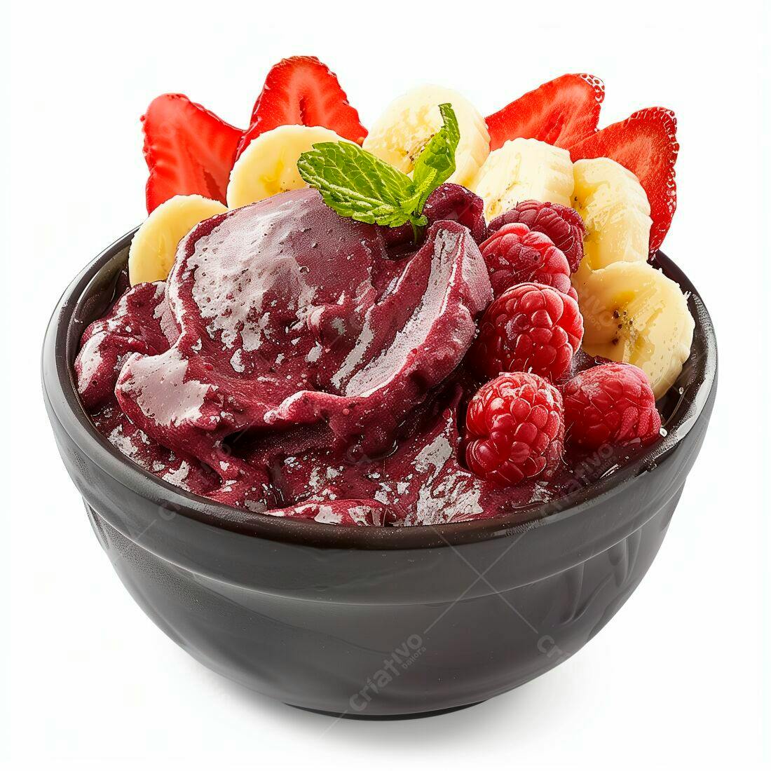 Açaí com frutas vermelhas e banana
