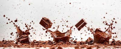 Calda De Chocolate Em Forma De Splash No Ar 2