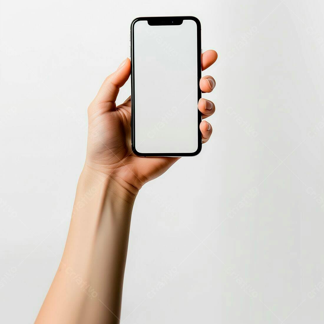 Mão segurando smartphone com tela branca