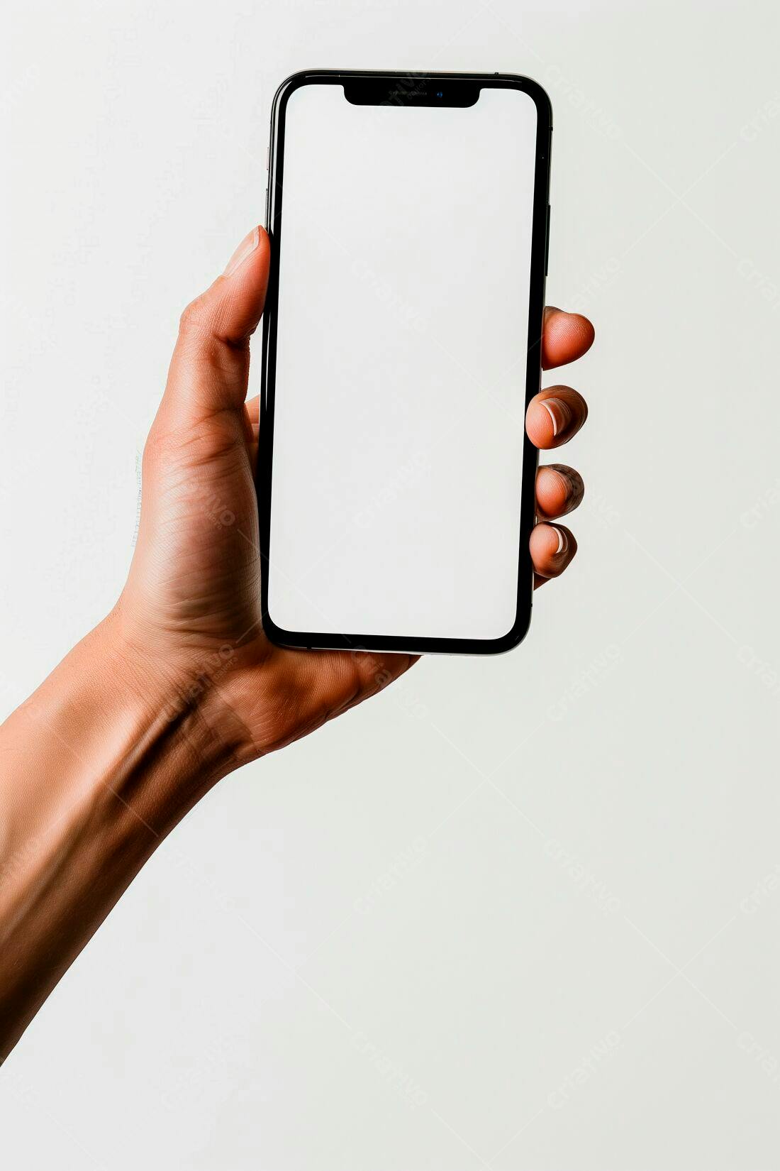 Mão segurando celular tela branca fundo branco