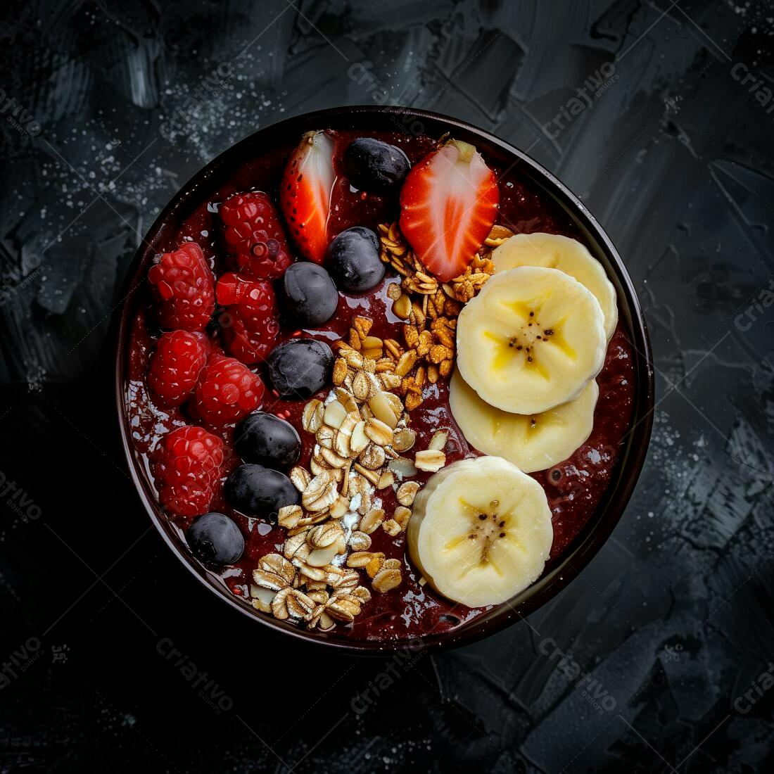 Açaí Bowl com frutas vermelhas e granola