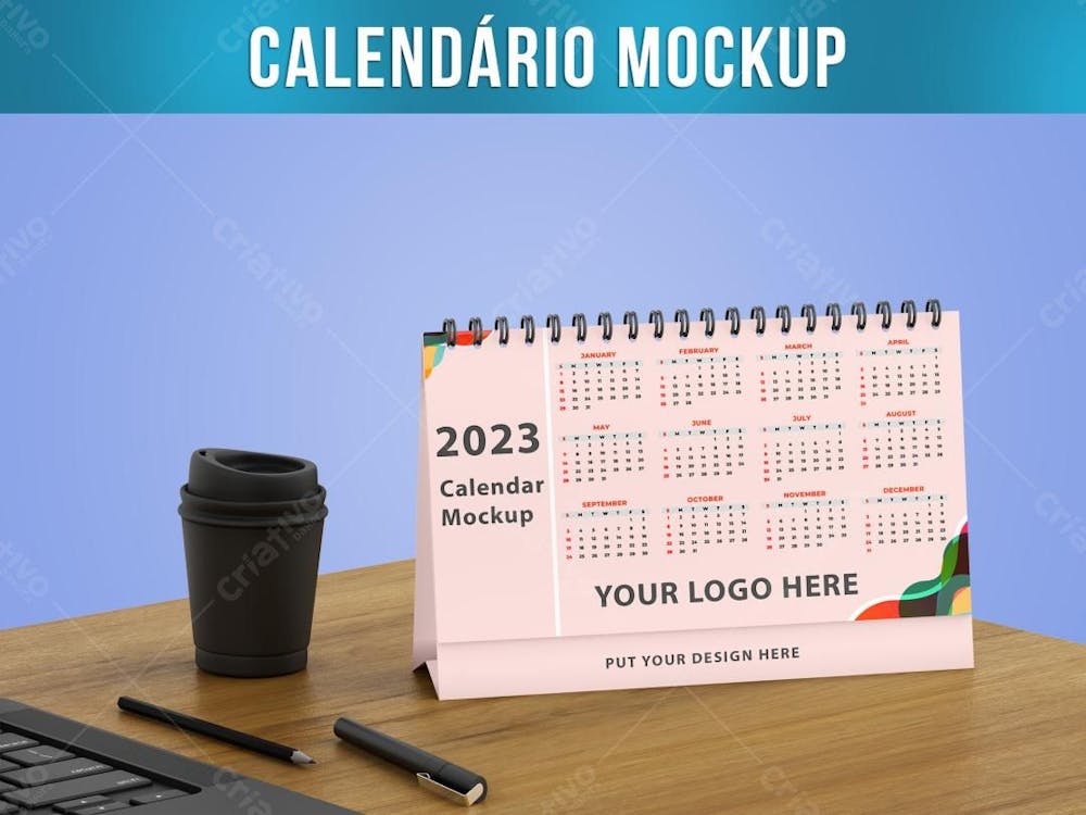 Calendário Na Mesa De Madeira Mockup