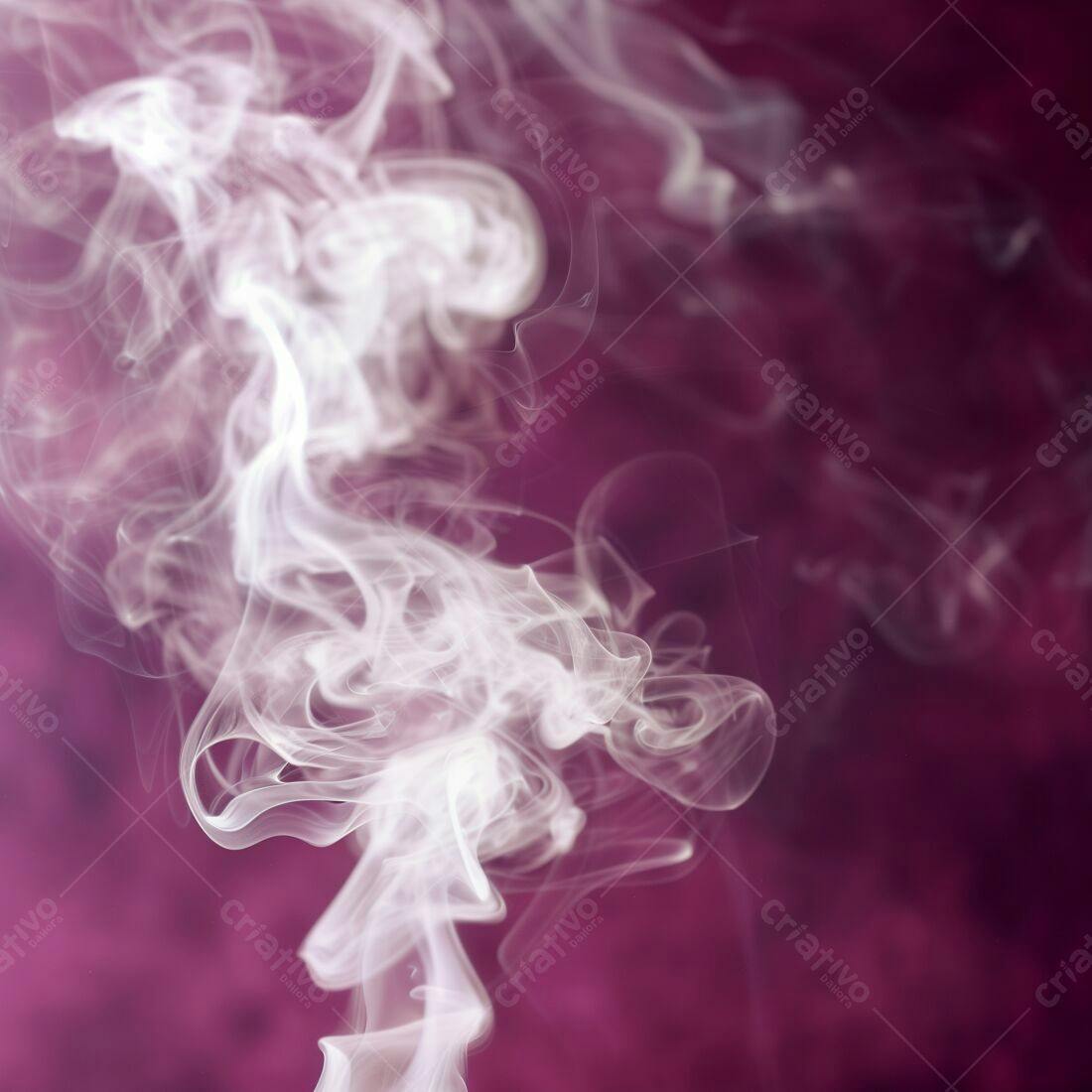 Fumaça branca sobre fundo roxo