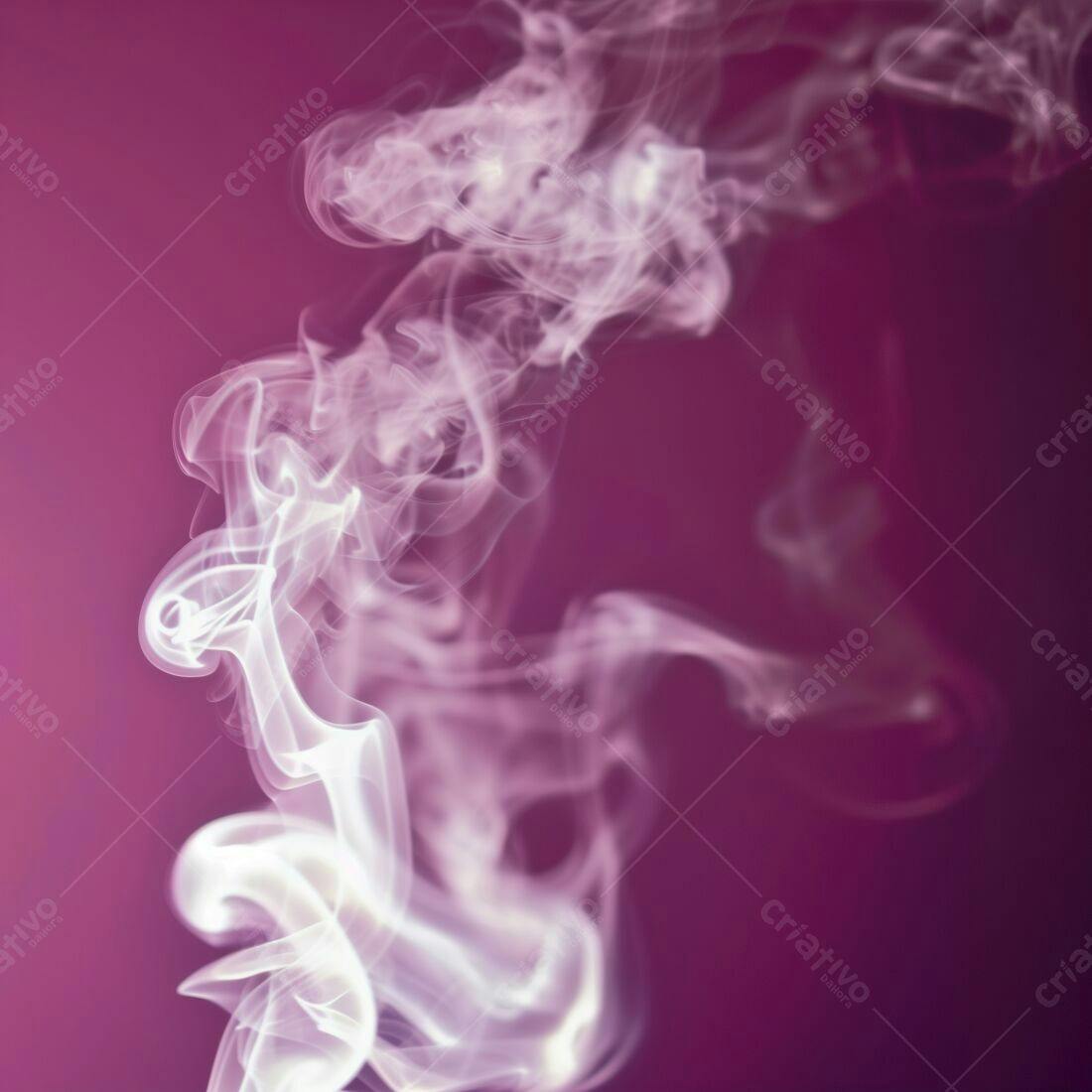 Fumaça branca em fundo roxo