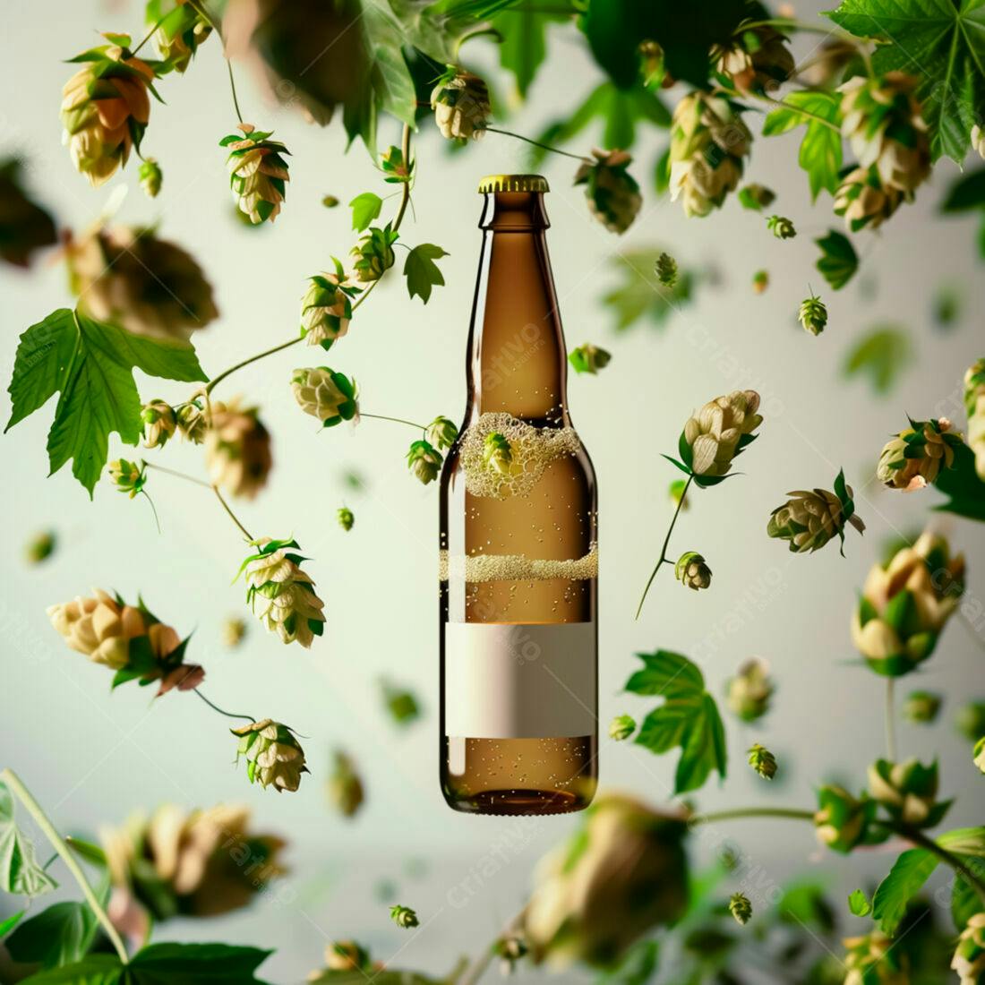 Garrafa de cerveja artesanal com lúpulo