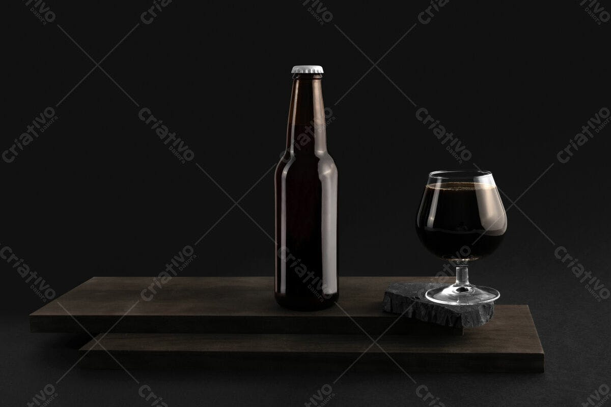 Mockup Garrafa Cerveja Escuro PSD Editável
