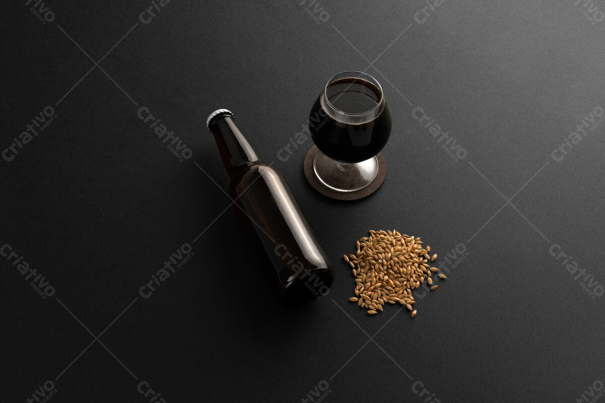 Mockup Garrafa e Taça de Cerveja Artesanal PSD Editável