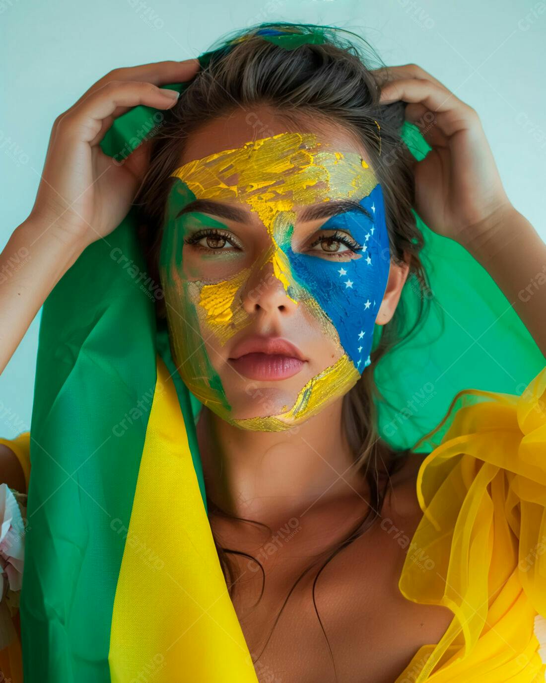 Mulher com pintura facial da bandeira brasileira