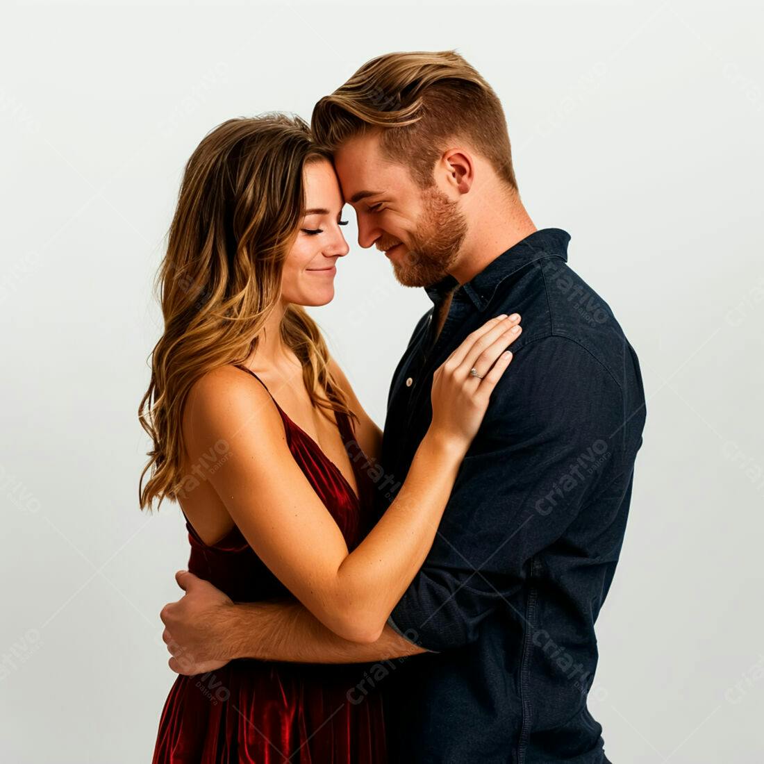 Casal abraçado fundo branco amor