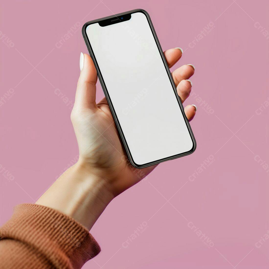 Mão segurando smartphone tela branca fundo rosa