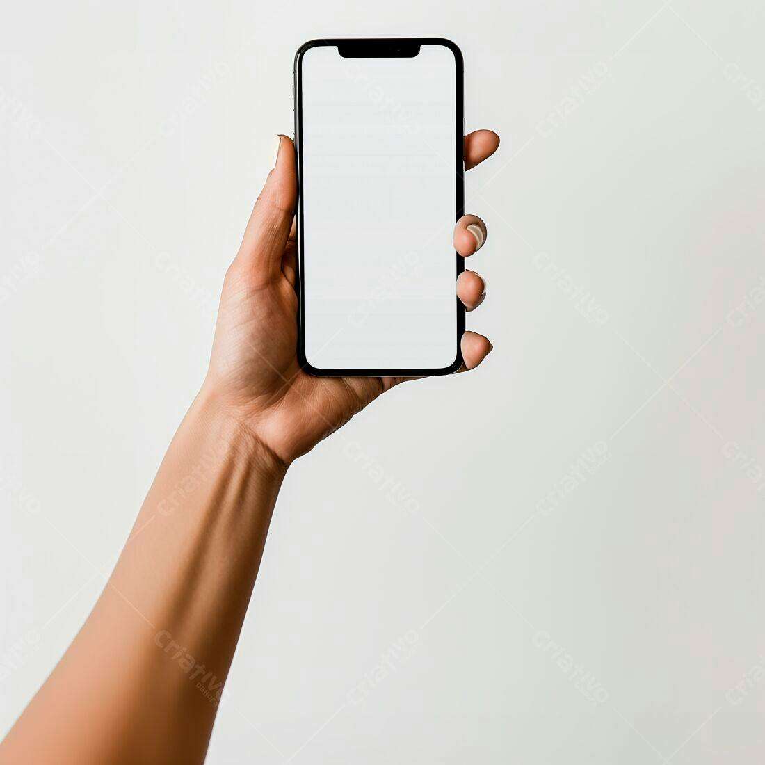 Mão segurando smartphone tela branca