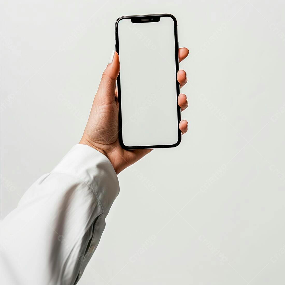 Mão segurando smartphone tela branca