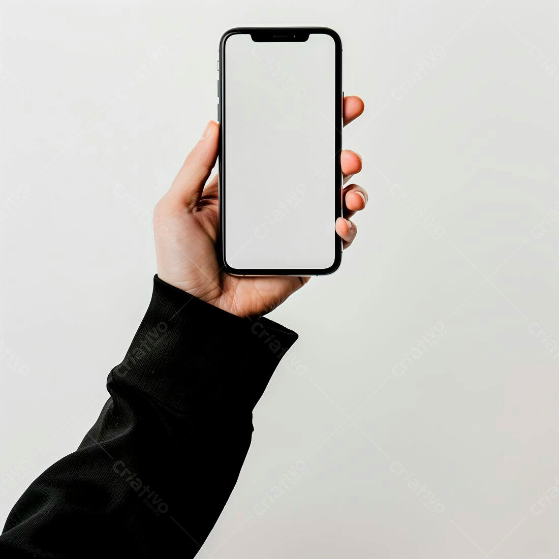 Mão segurando celular com tela branca